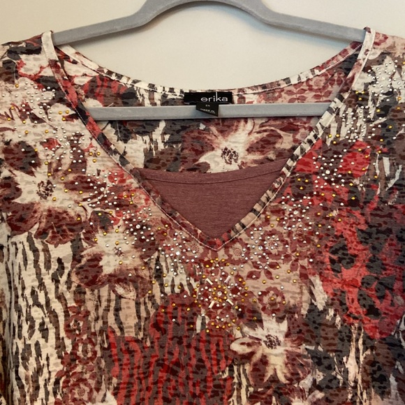 ⭐️ Erika Embellished Floral Print V neckline Long Sleeve Top women’s size 3X - Picture 2 of 6